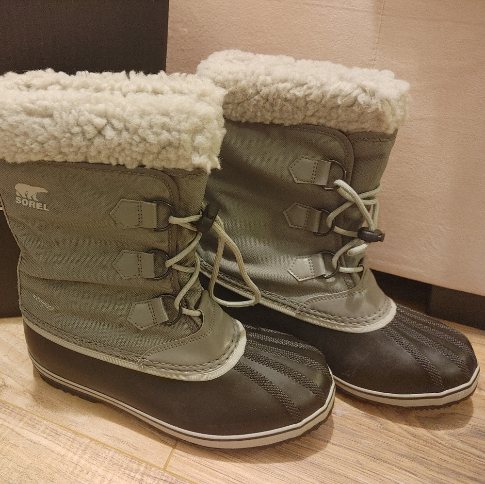 Size 7 sorel boots new